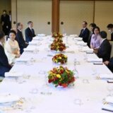 紀子さま突然のエア会話、キルギス大統領夫妻との午餐会で有能アピールも自演ばれで大恥！宙に向かって喋りだす奇妙な光景にネット民大爆笑